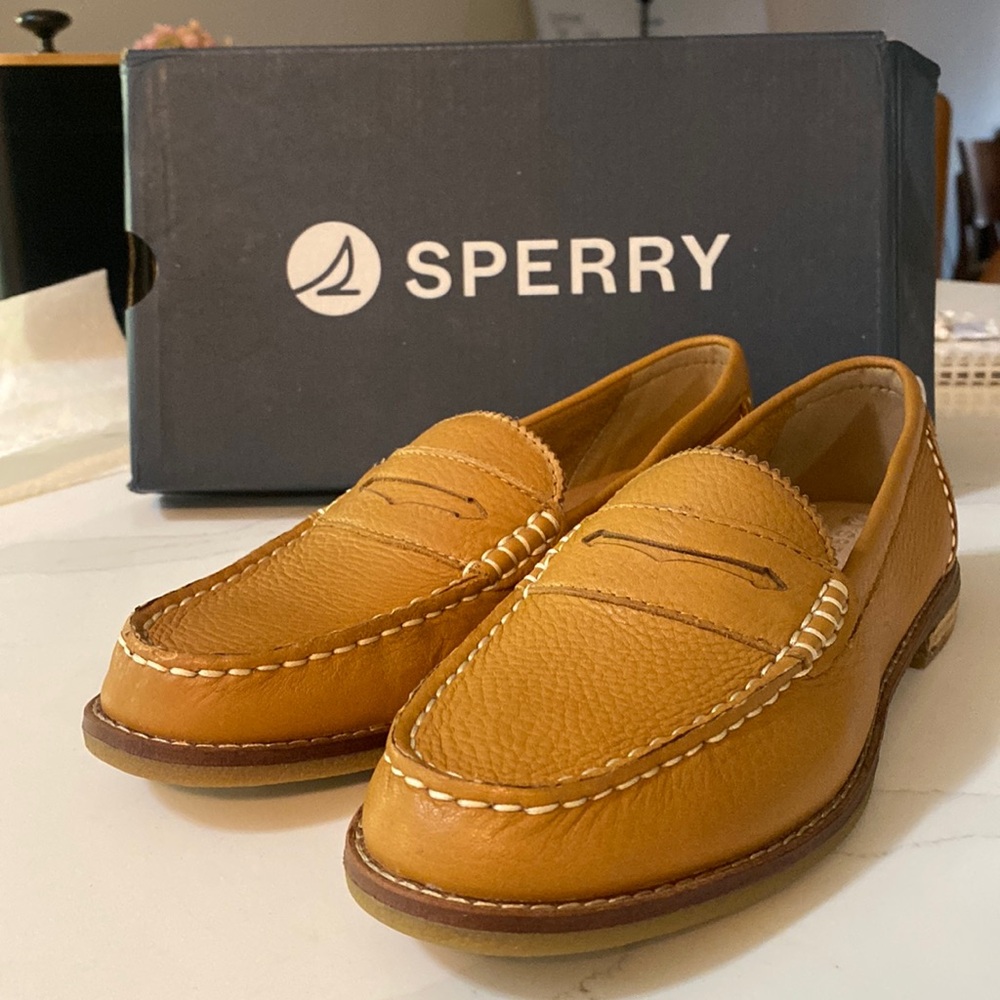 NEW Seaport Penny Core Tan Sperry Loafers size 5